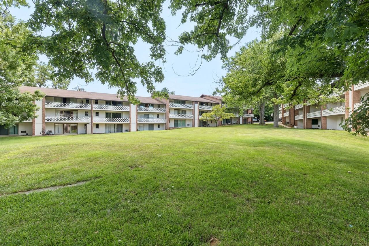 Racquet Club - Photo 4 of 39
