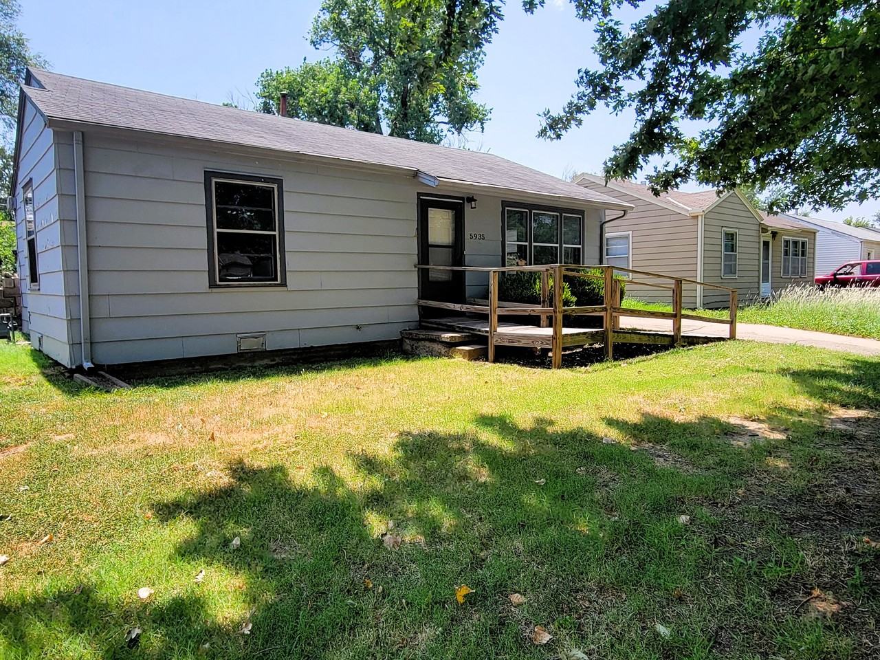 5935 E Bellaire St - Photo 3 of 18