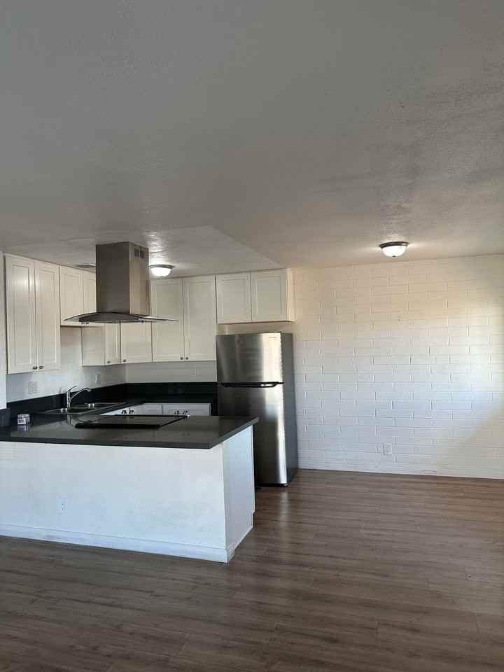 803 N Major Ave - Photo 2 of 20