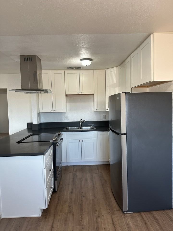 803 N Major Ave - Photo 4 of 20