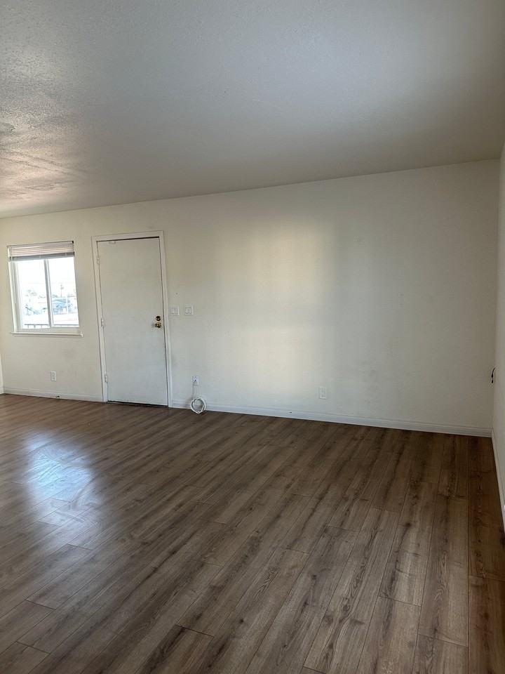 803 N Major Ave - Photo 6 of 20