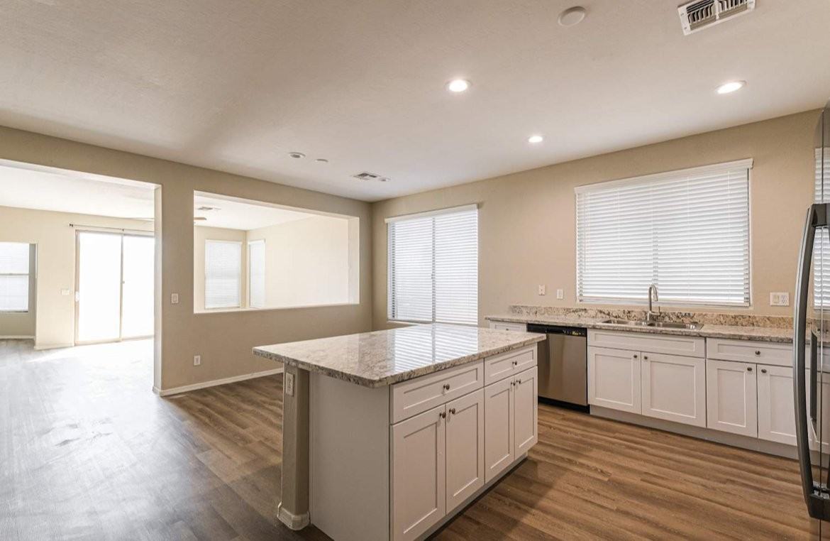 6824 S 30th Dr - Photo 2 of 12
