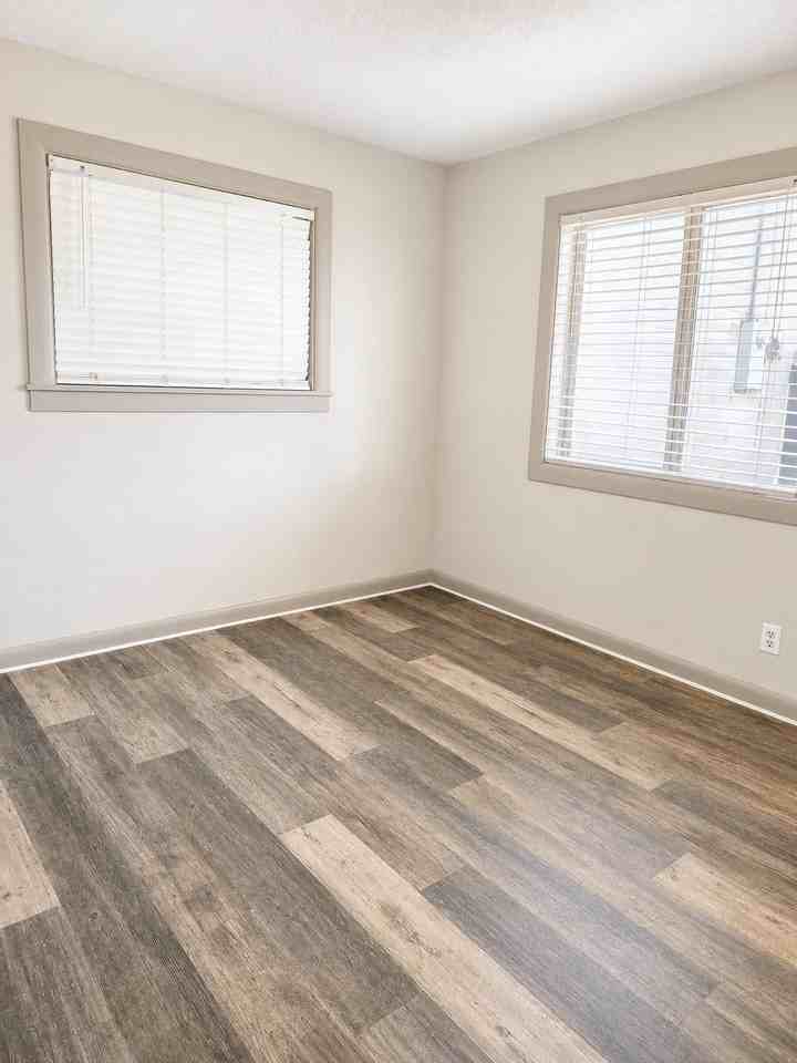131 S Wasson St - Photo 7 of 13