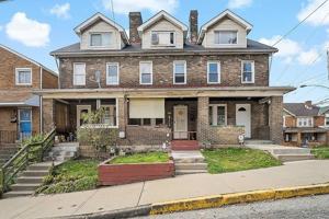 featured image of 7647 Roslyn St