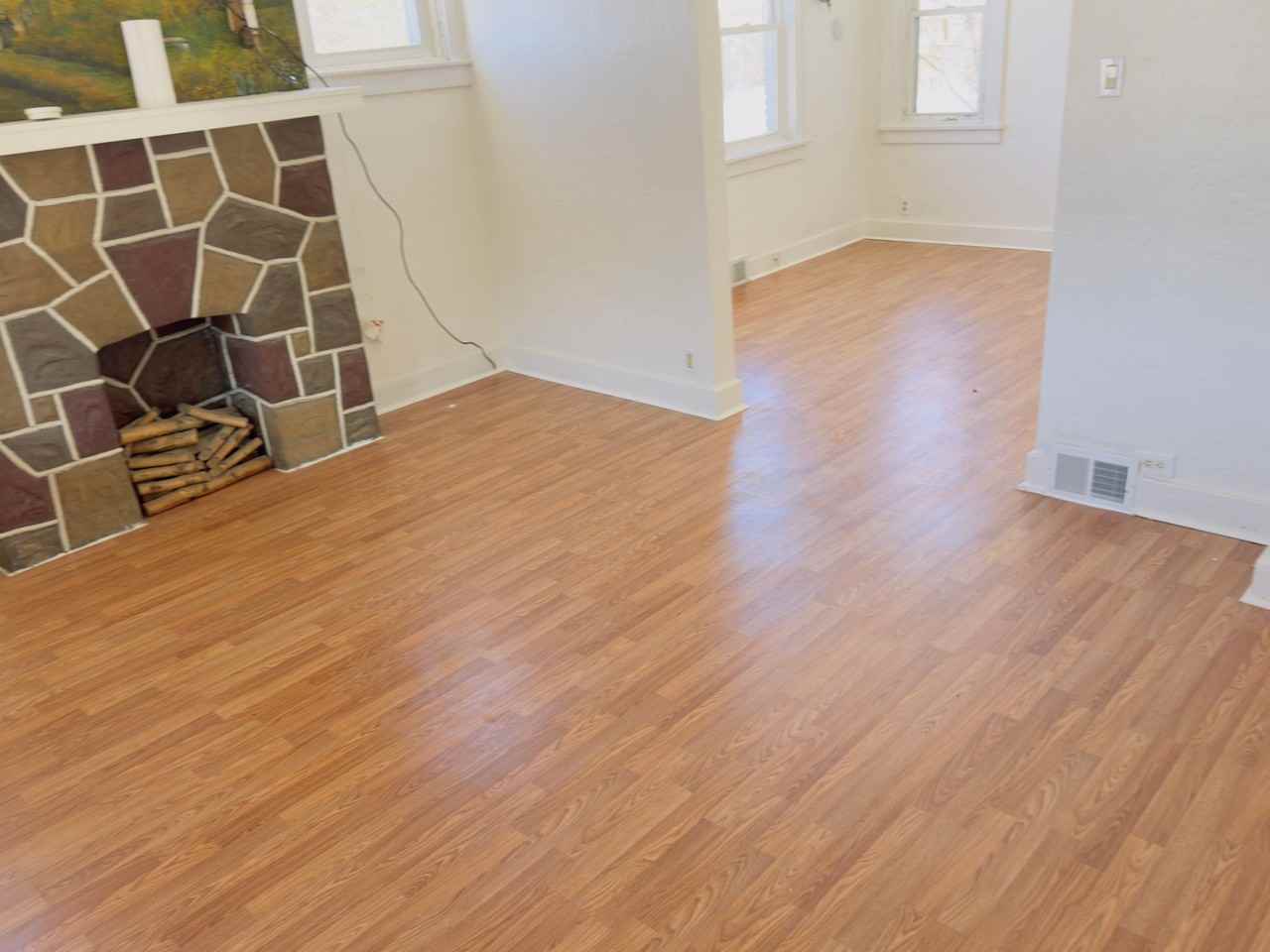 7647 Roslyn St - Photo 2 of 2
