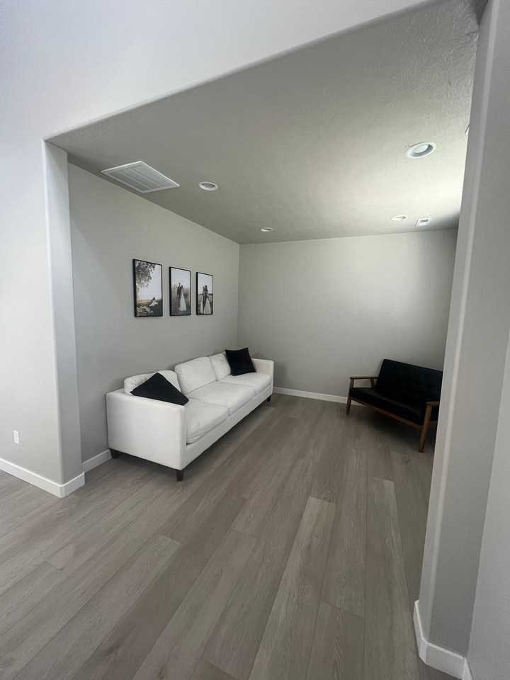 887 Sw - Photo 3 of 20