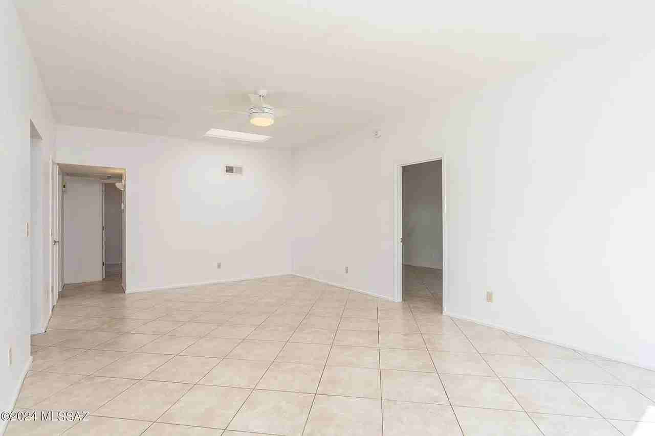 4461 E Bullrush Ln - Photo 2 of 14