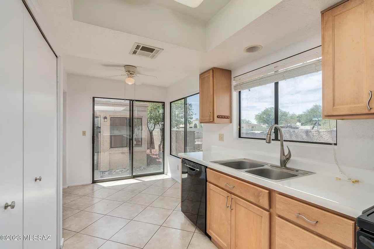 4461 E Bullrush Ln - Photo 5 of 14