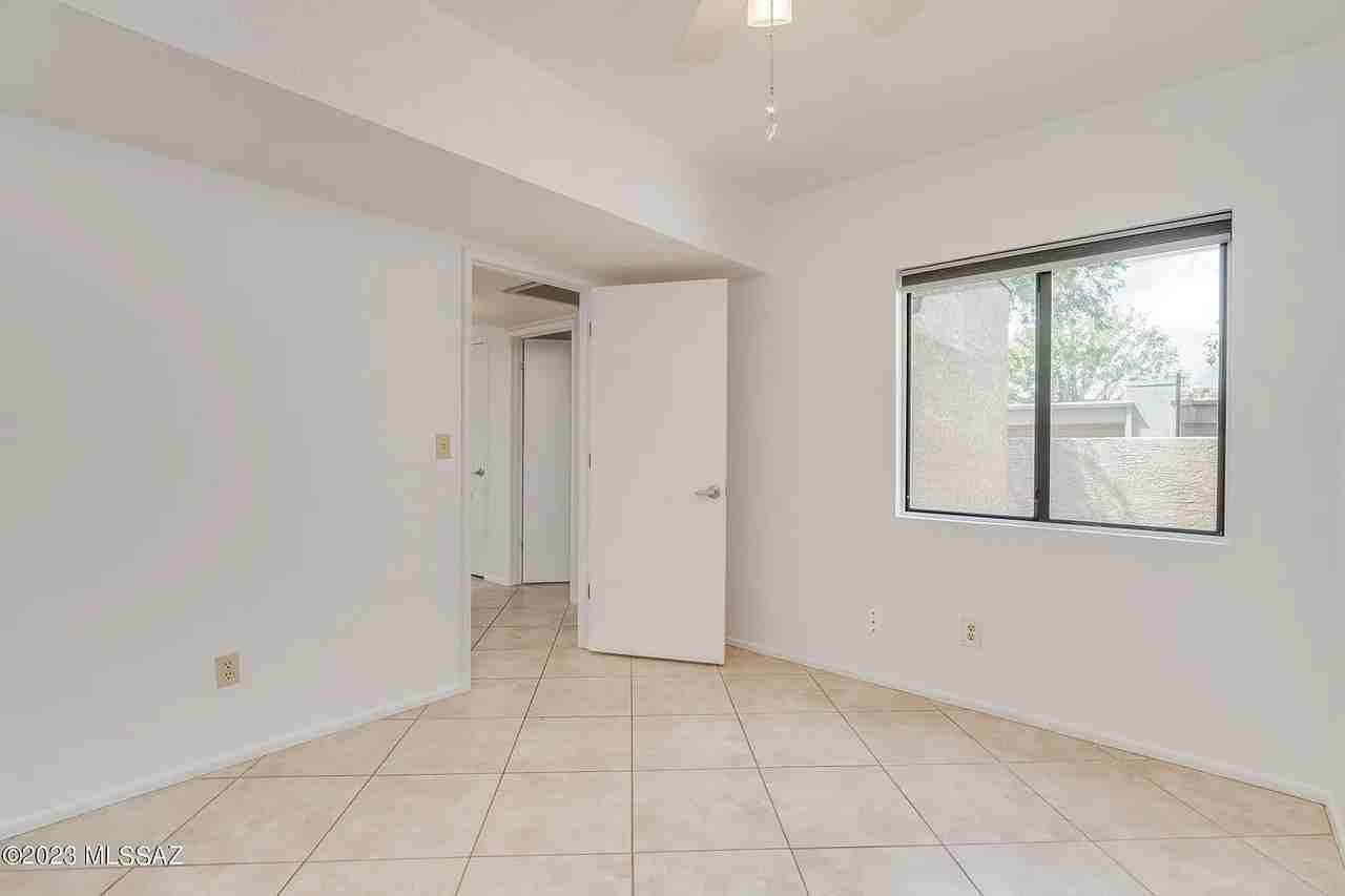 4461 E Bullrush Ln - Photo 6 of 14