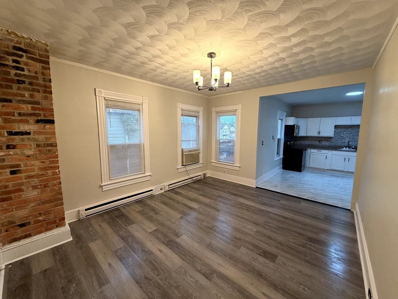 129 Poplar Ave - Photo 2 of 12