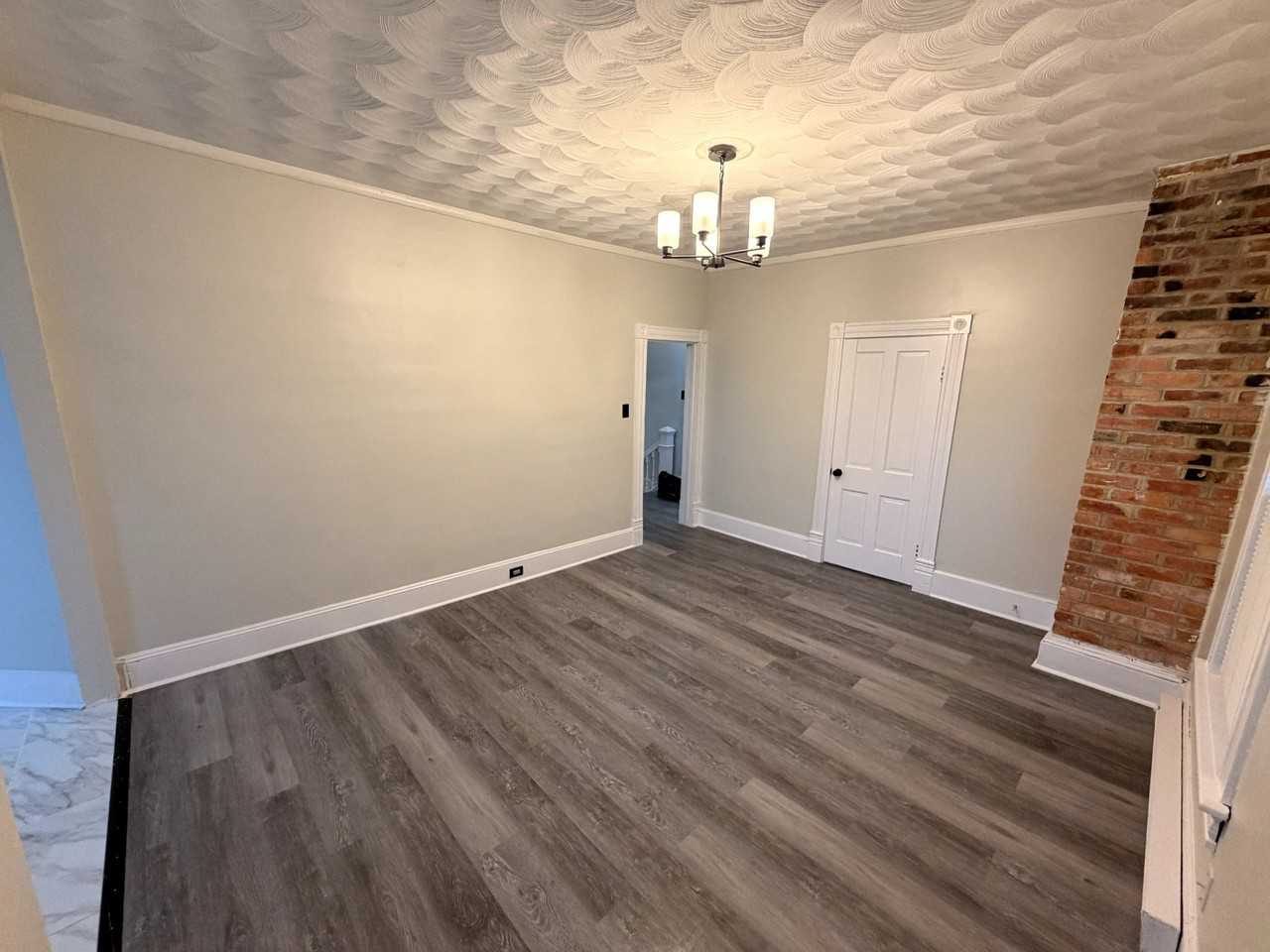 129 Poplar Ave - Photo 3 of 12
