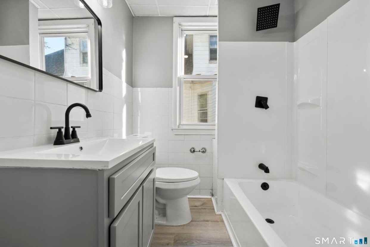 362 Sigourney St #2 - Photo 4 of 12