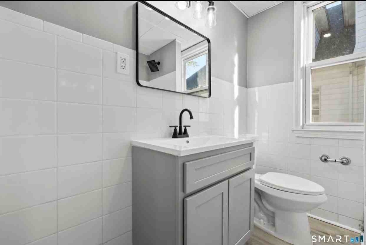 362 Sigourney St #2 - Photo 5 of 12