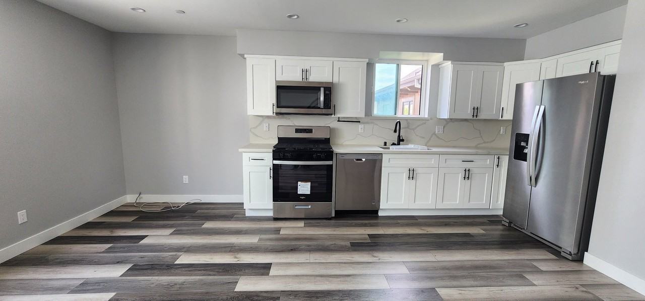 2408 Hauser Blvd - Photo 2 of 11