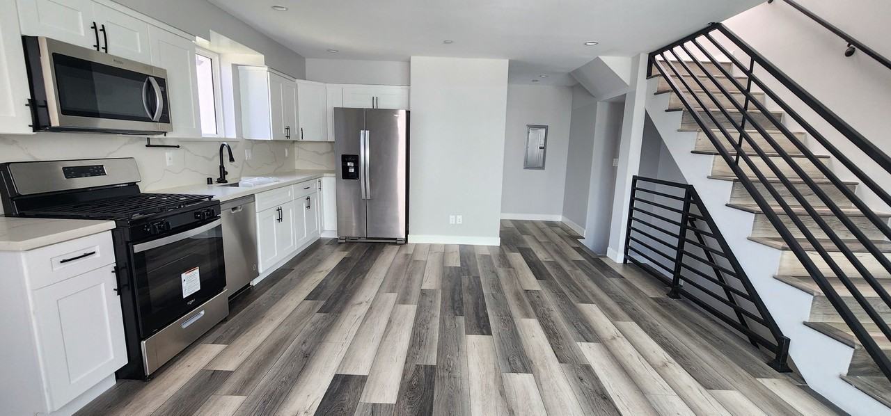2408 Hauser Blvd - Photo 4 of 11