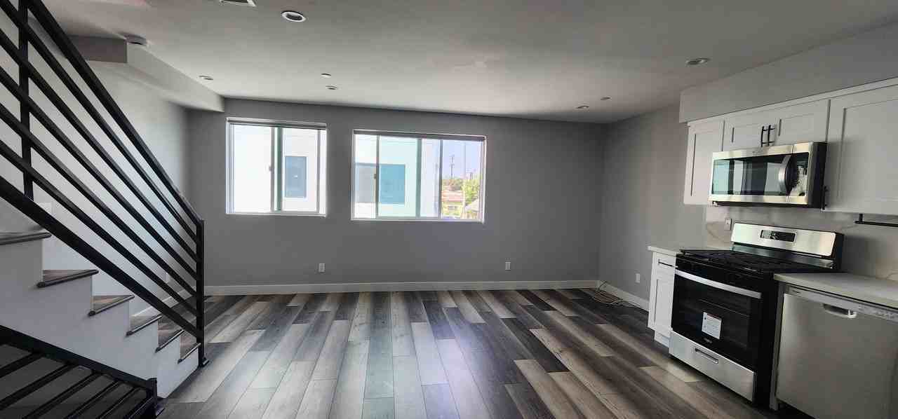 2408 Hauser Blvd - Photo 5 of 11