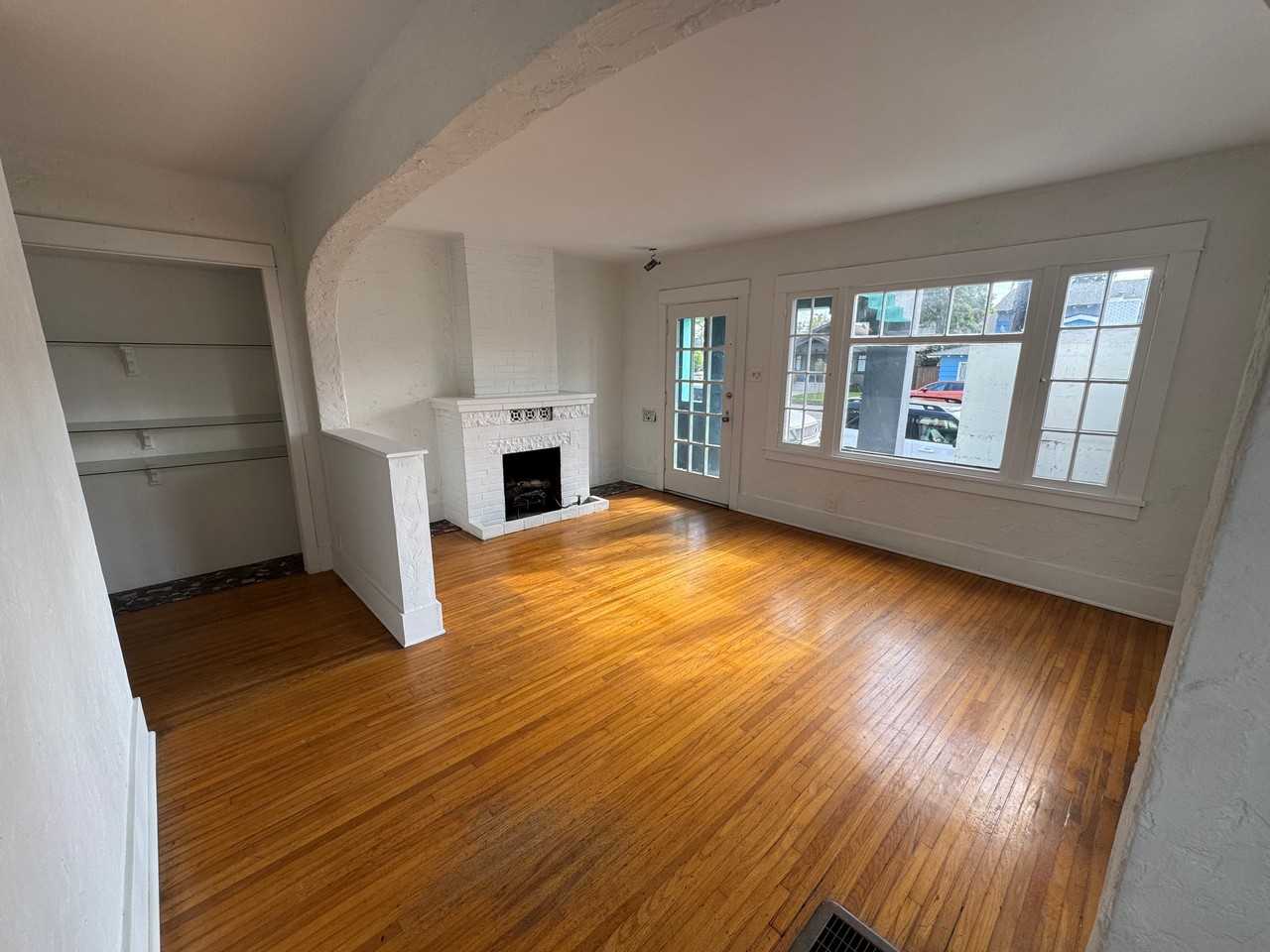 341 Redondo Ave - Photo 3 of 14