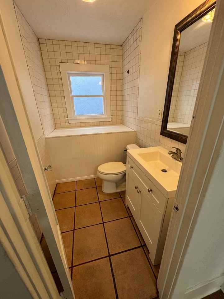341 Redondo Ave - Photo 4 of 14