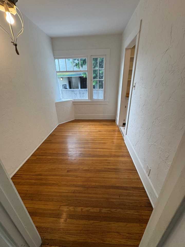 341 Redondo Ave - Photo 5 of 14