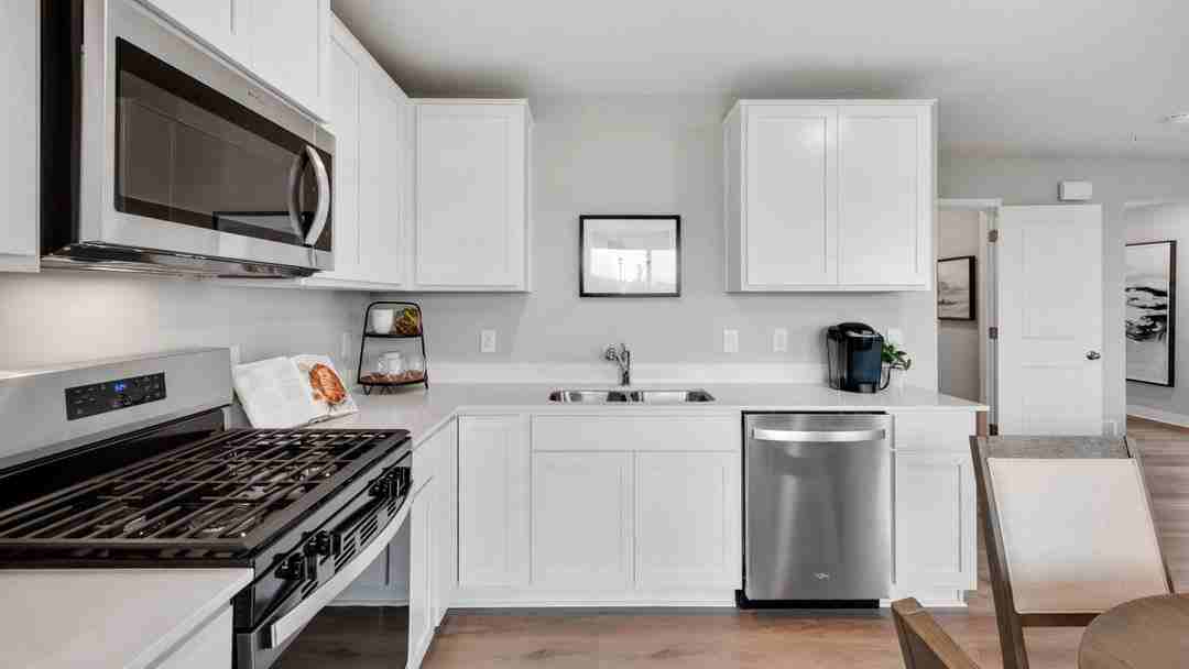 12726 Ashbury Dr - Photo 7 of 32