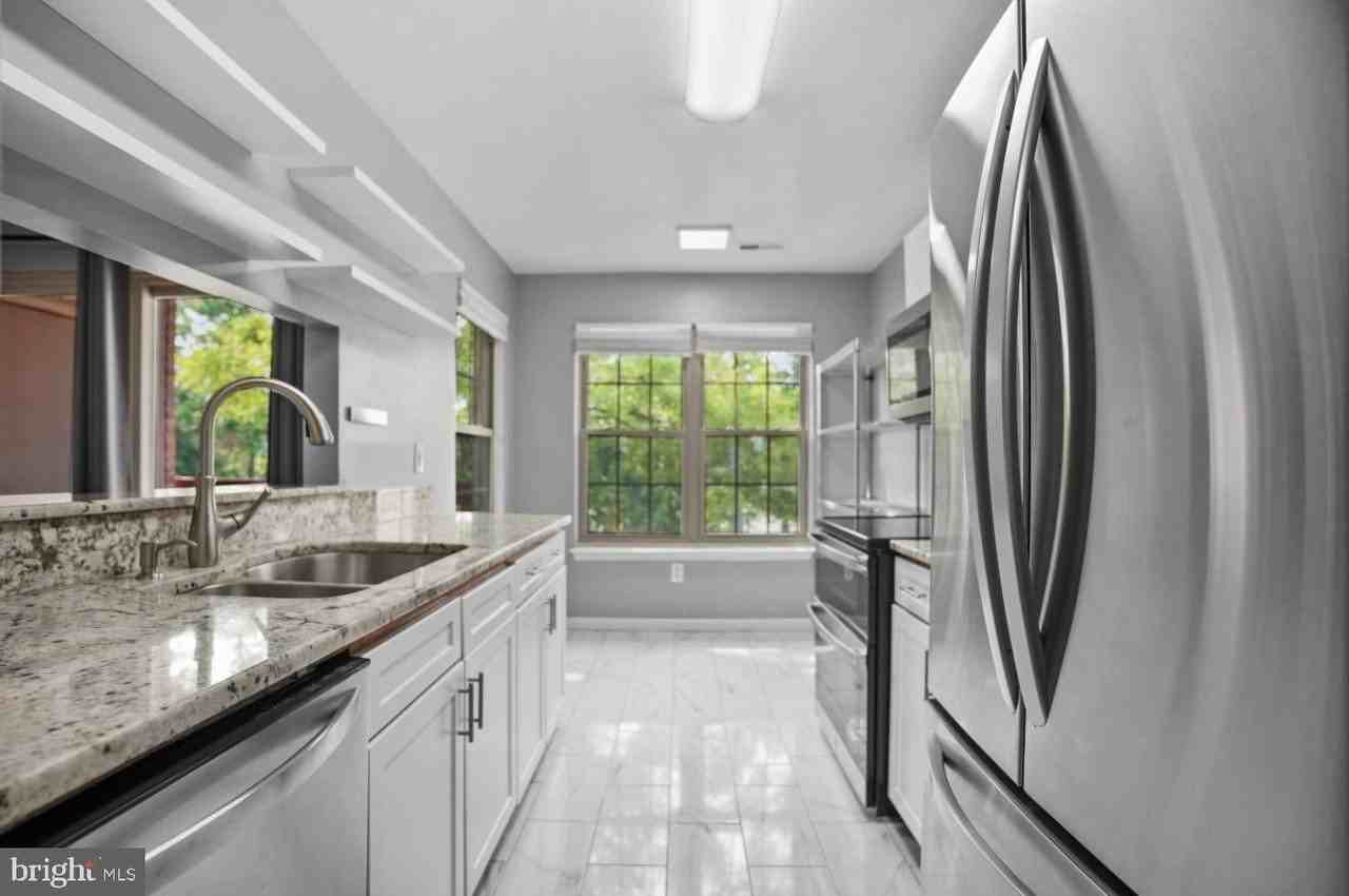 4 Cedar Valley Pl #202 - Photo 7 of 19
