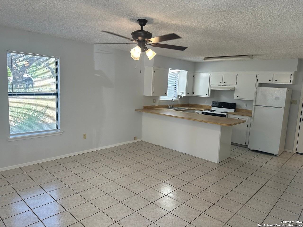 401 W Adams St - Photo 5 of 15