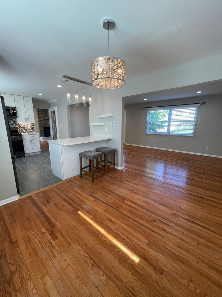 1629 Citadel Pl - Photo 4 of 20