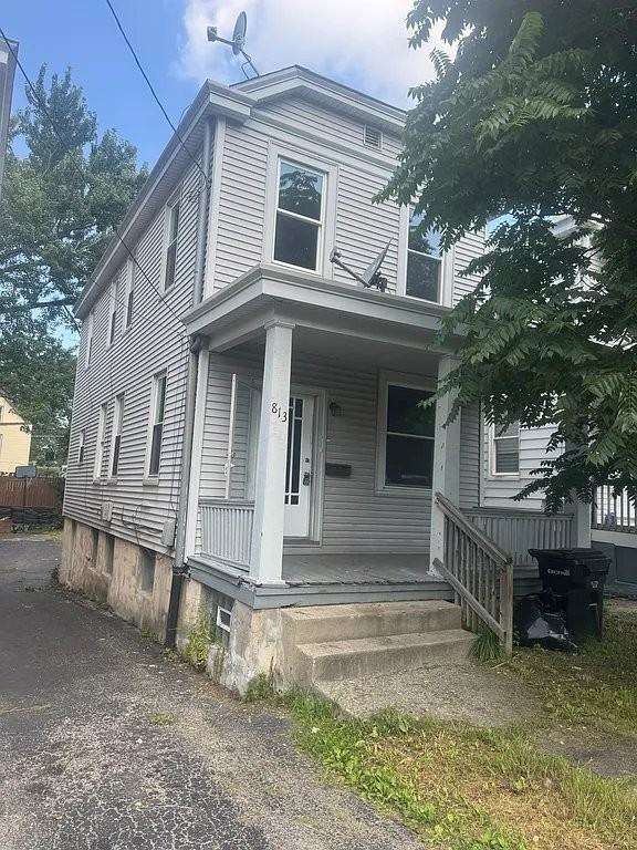 813 Terry St - Photo 2 of 18