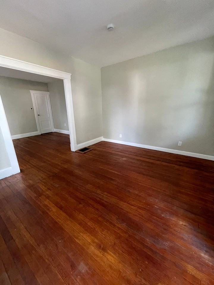 813 Terry St - Photo 3 of 18