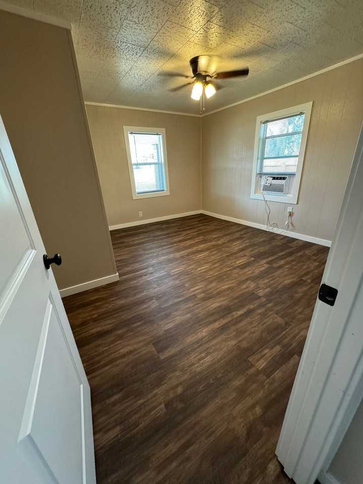 2643 Stillwell Ave - Photo 7 of 10