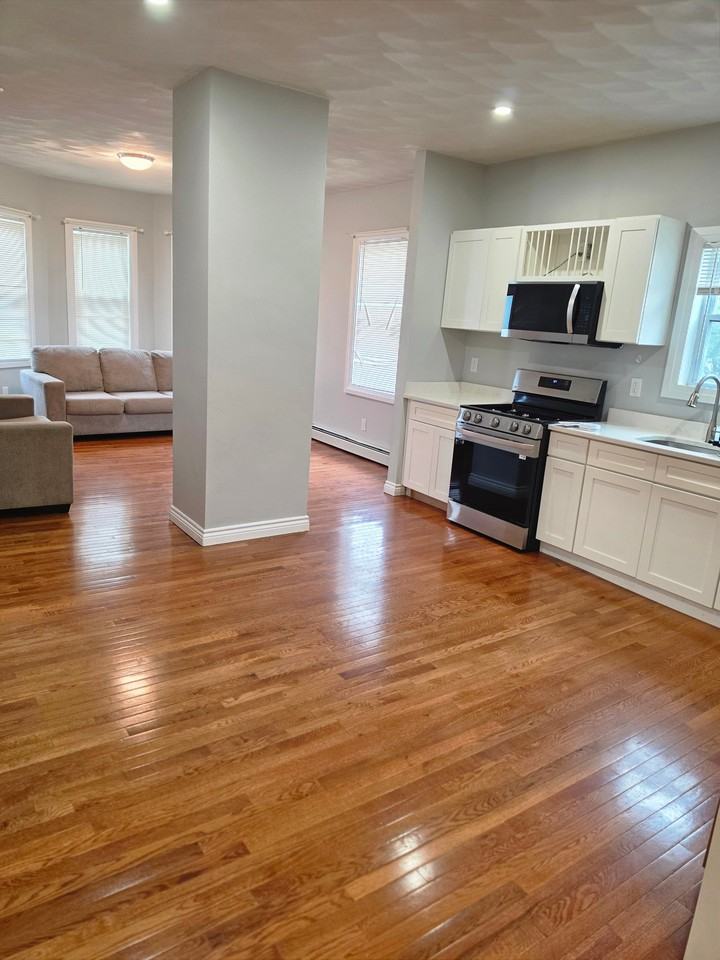 93 Ayrault St - Photo 2 of 9