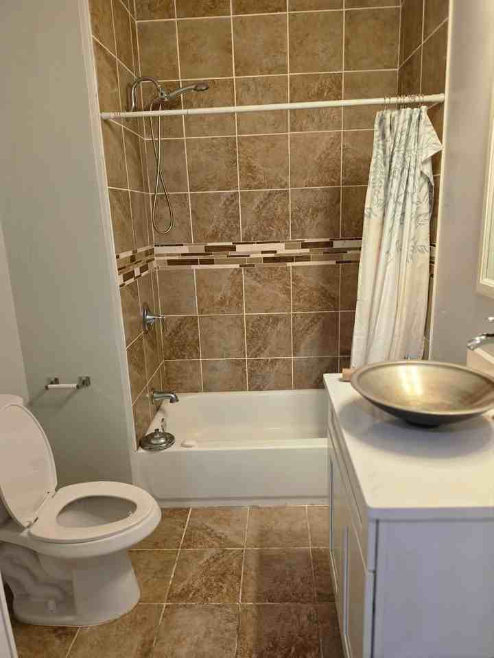 93 Ayrault St - Photo 7 of 9