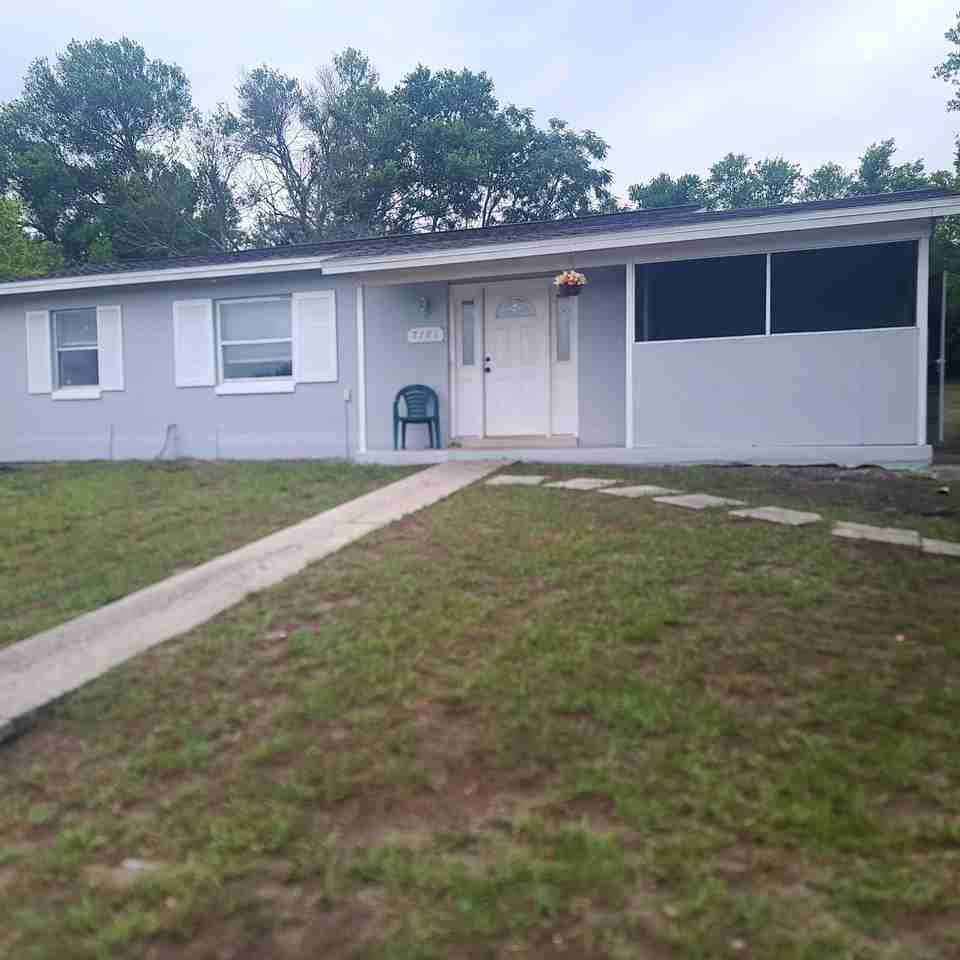 7102 Holiday Dr - Photo 2 of 7