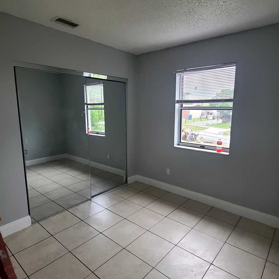 7102 Holiday Dr - Photo 5 of 7