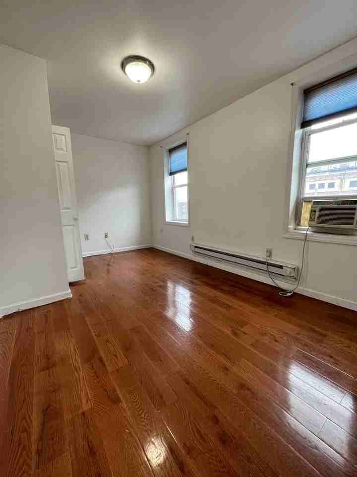 1412 Ellsworth St #3 - Photo 4 of 7