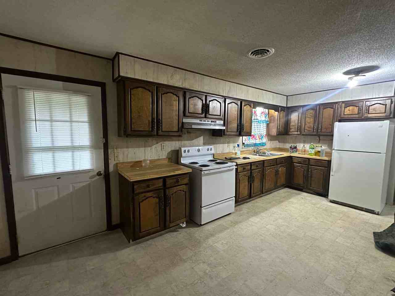 825 Mcdaniel Rd - Photo 2 of 9
