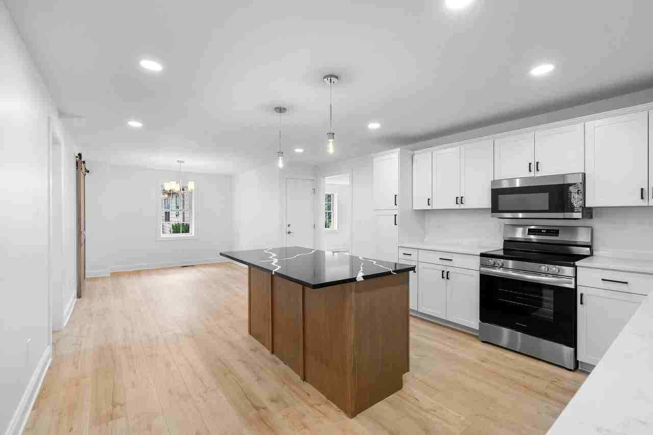 2828 Georgia Ave - Photo 2 of 20