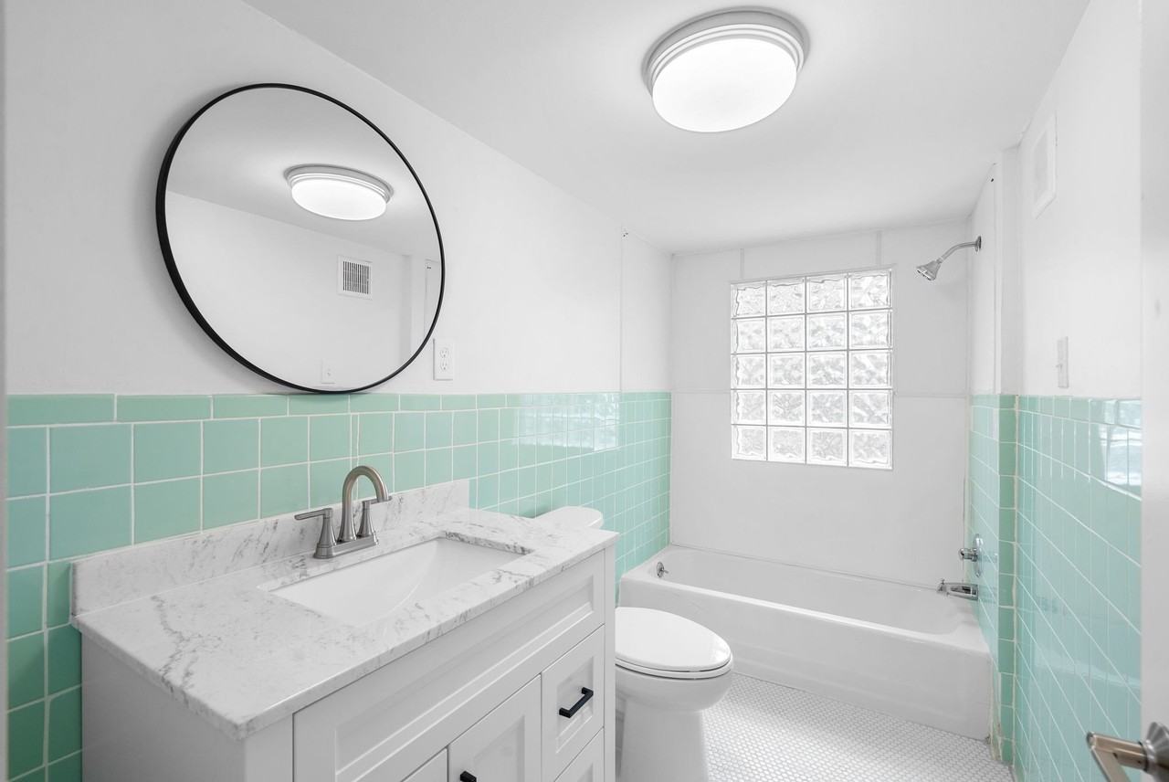 2828 Georgia Ave - Photo 4 of 20