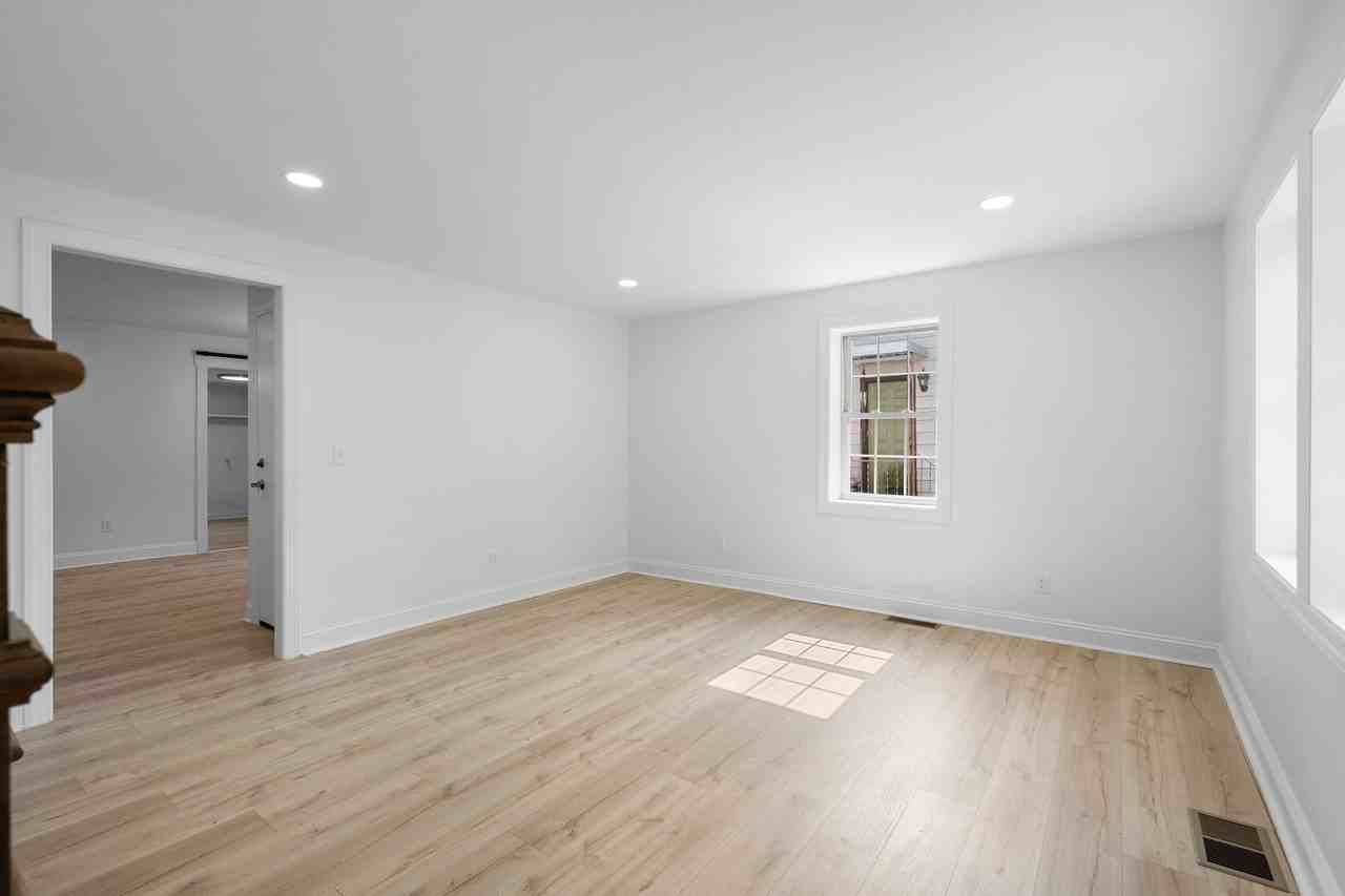 2828 Georgia Ave - Photo 7 of 20
