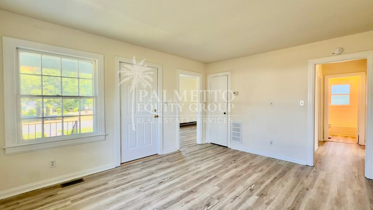 1512 Andover Ave - Photo 3 of 11