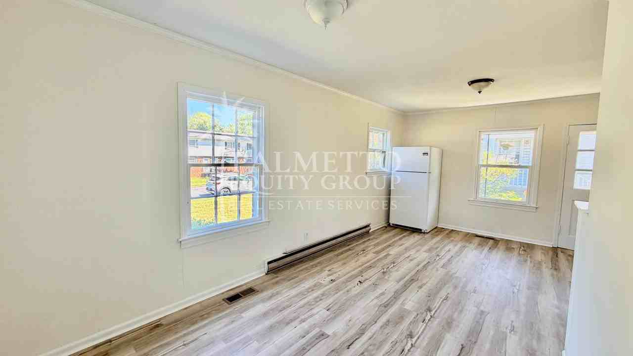 1512 Andover Ave - Photo 4 of 11
