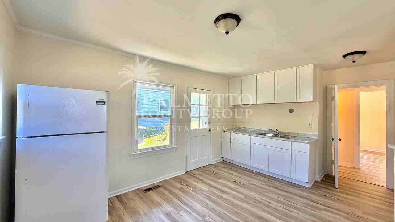 1512 Andover Ave - Photo 6 of 11