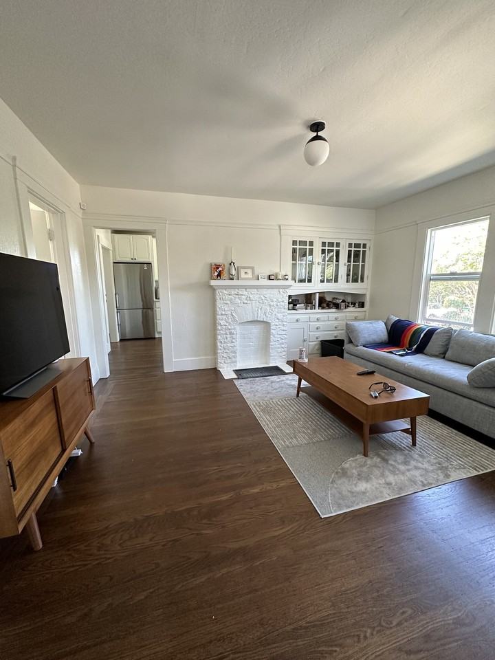 383 44th St - Photo 3 of 10