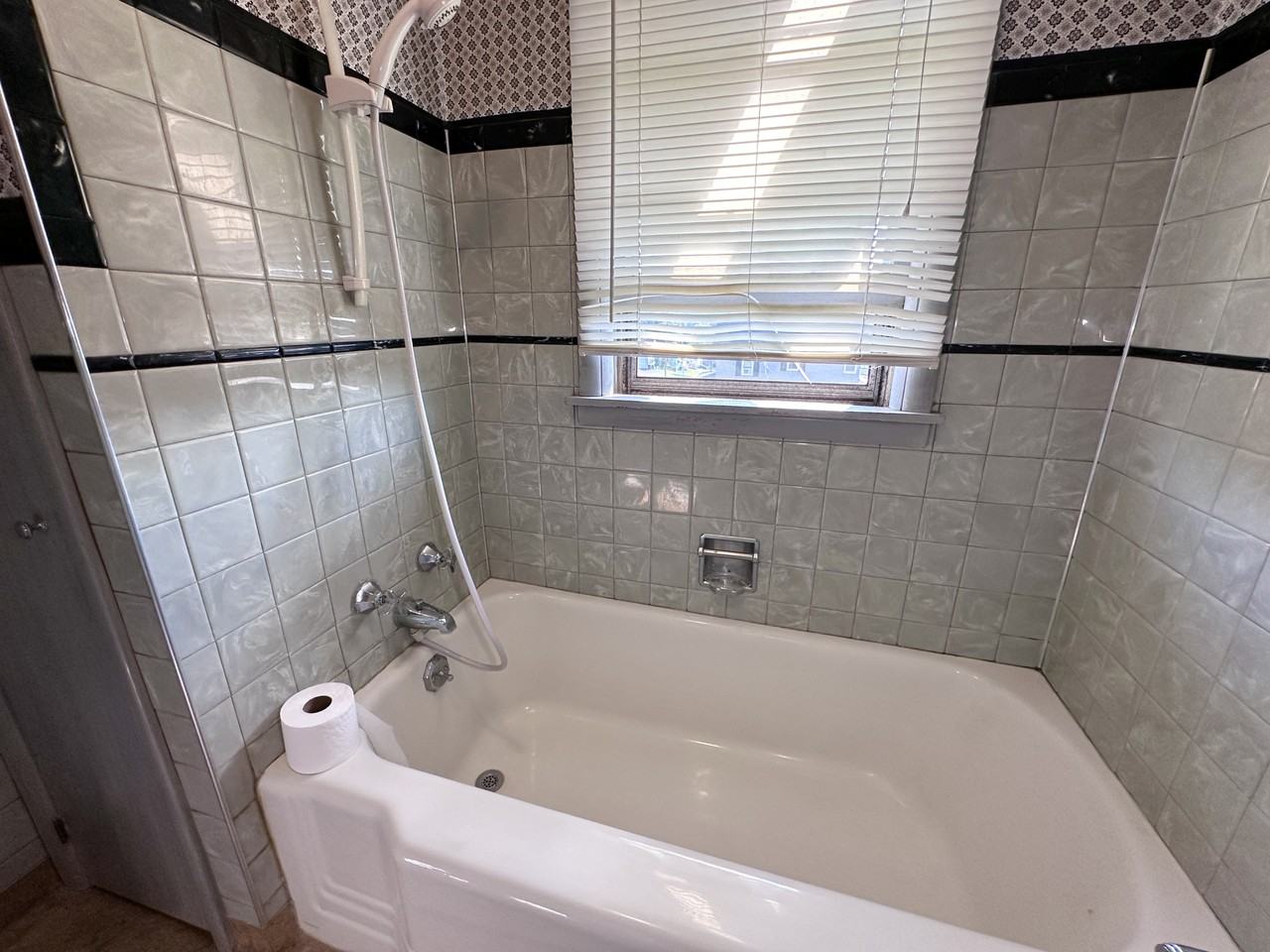 1413 Laurel Pl #NA - Photo 5 of 11