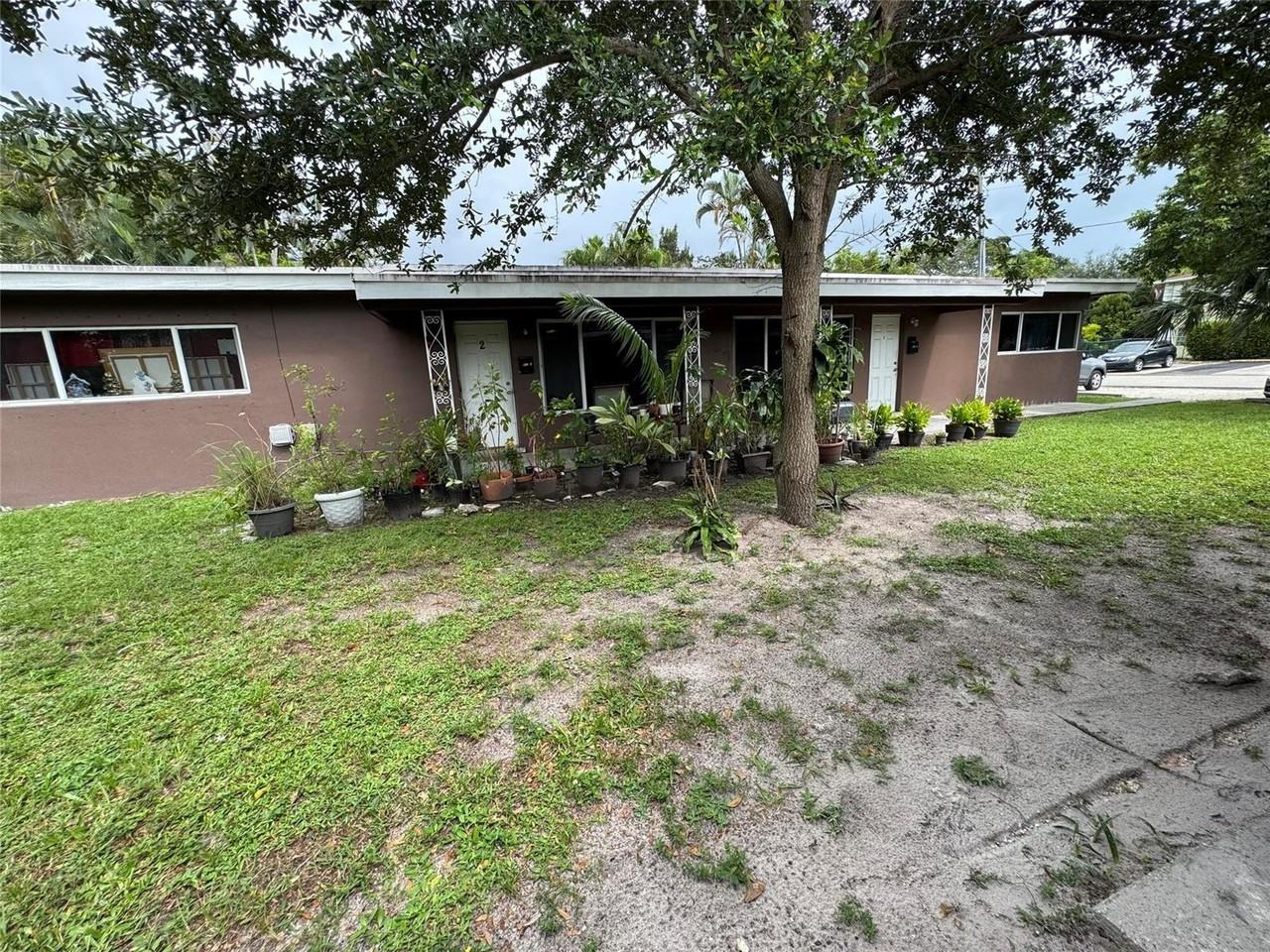 913 Sw 15th Ter #1 - Photo 5 of 13