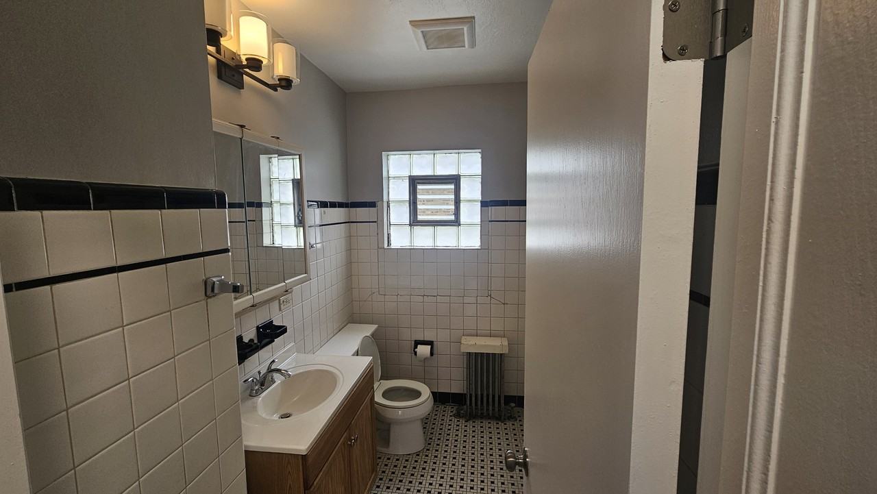 4615 S Komensky Ave #1 - Photo 7 of 9