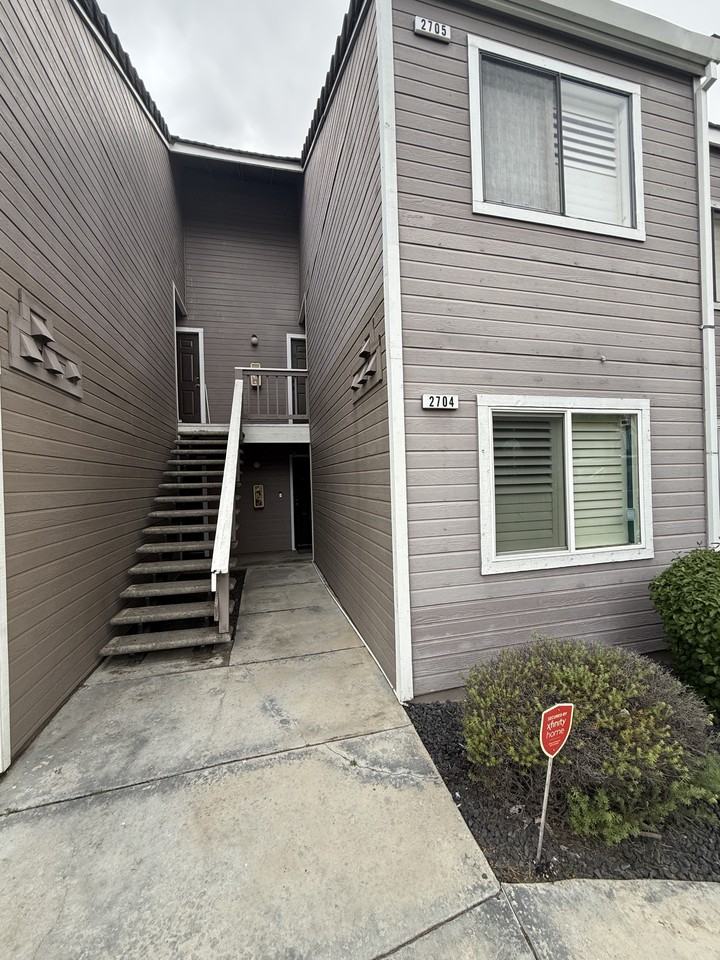 2704 Harvest Ln #2704 - Photo 2 of 20