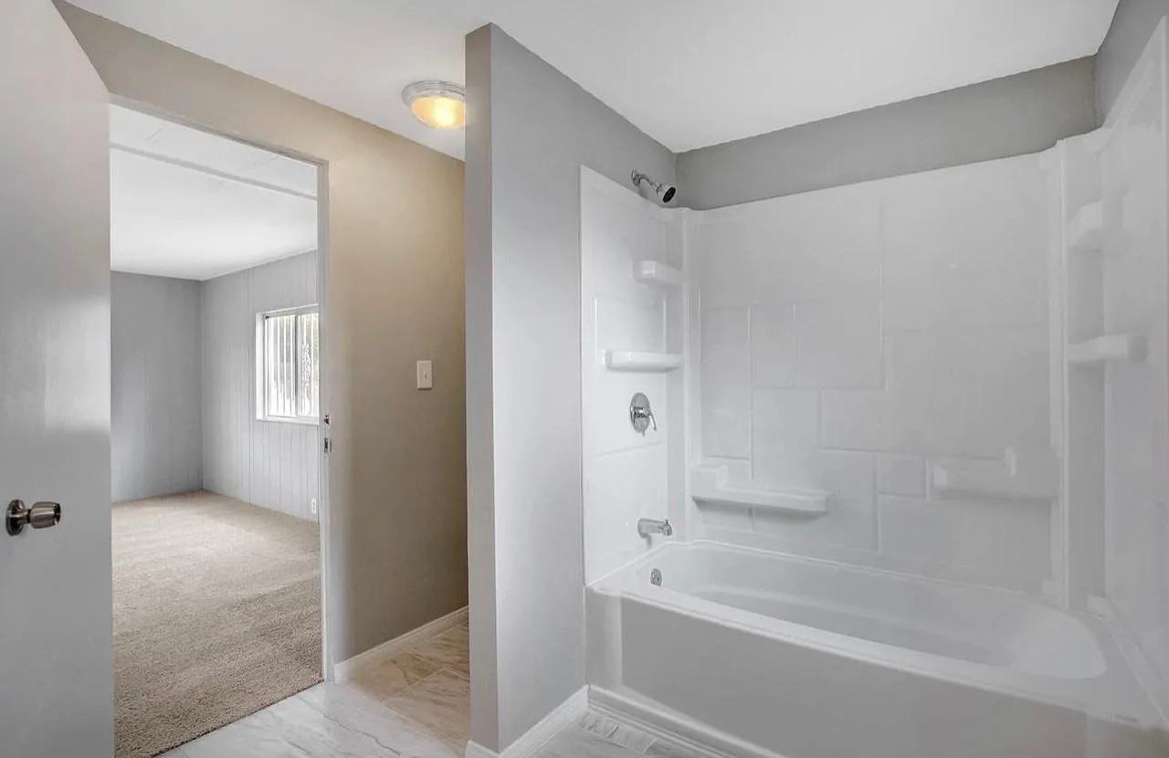 136 Sir Thomas Dr #NA - Photo 3 of 14