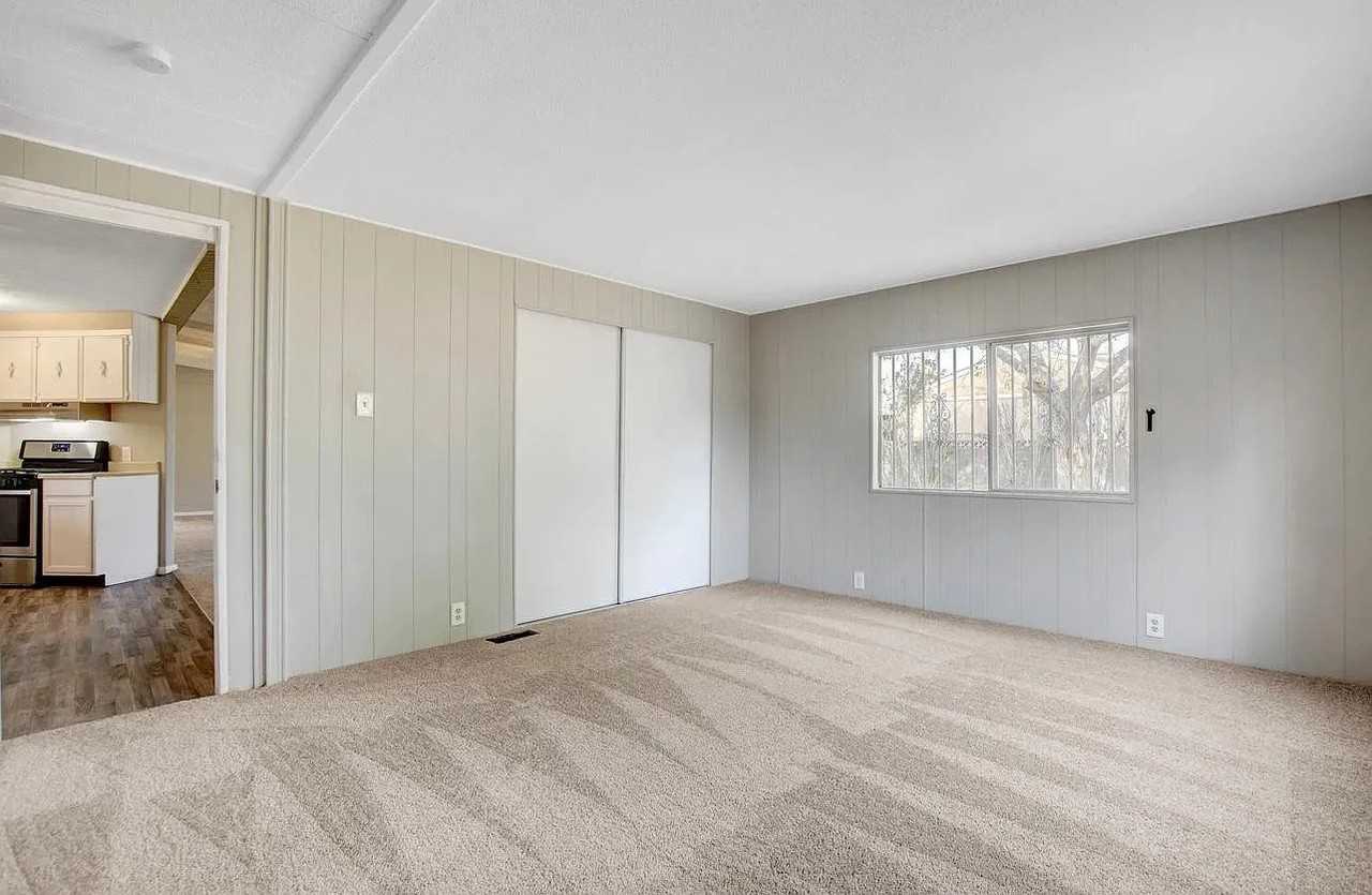 136 Sir Thomas Dr #NA - Photo 7 of 14