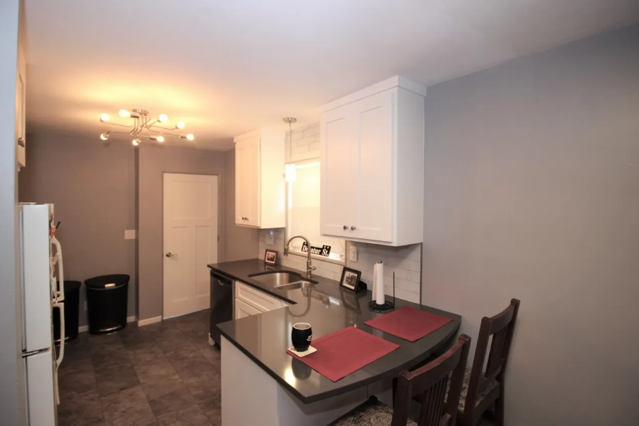 818 W College Ave #NA - Photo 5 of 17